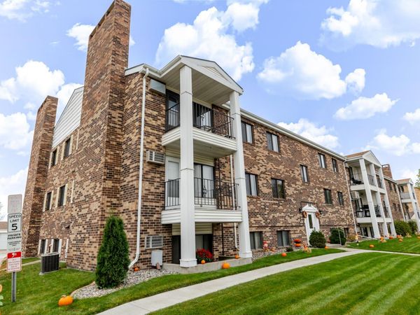 341 Prairiewood Circle S, Unit 207, Fargo, ND 58103