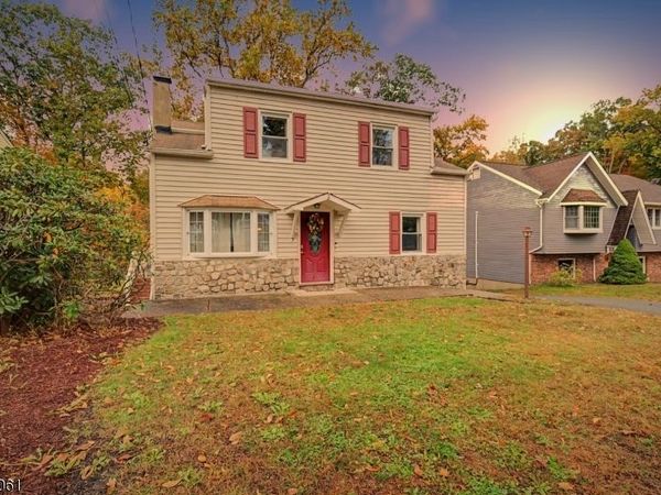 7 Redwood Ln, Jefferson, NJ 07849