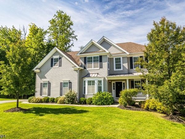 6 Sergeant Ct, Mount Olive, NJ 07828