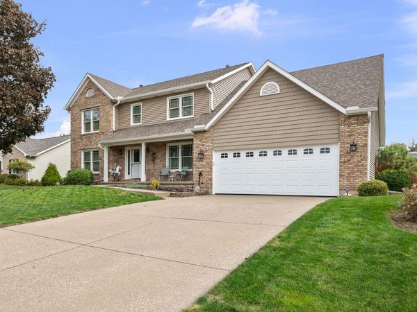 3415 Woodcrest Drive , Bettendorf, IA 52722