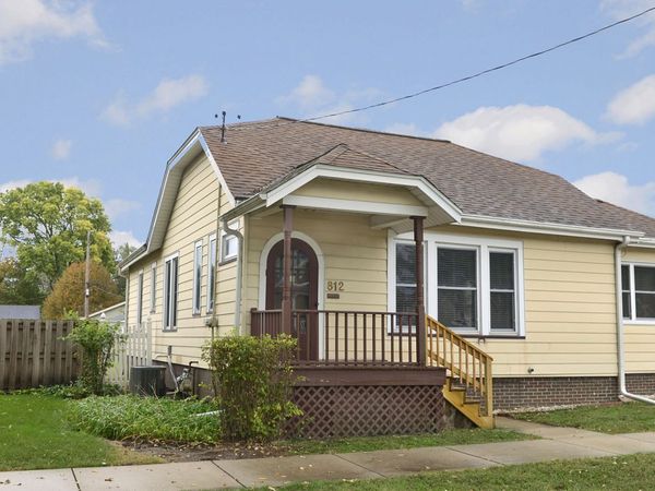 812 Poplar Street , Ottawa, IL 61350