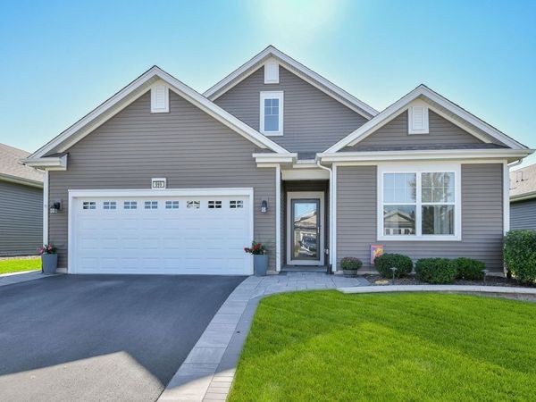 999 Crestview Lane , Pingree Grove, IL 60140