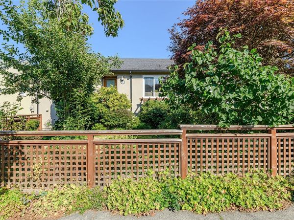 129 Moss St , Victoria, BC V8V 4M2