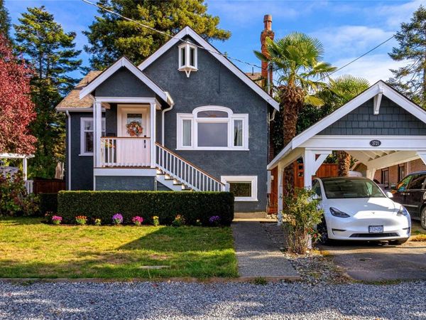 3721 Craigmillar Ave , Saanich, BC V8P 3H2