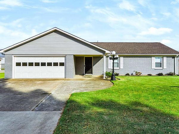 1601 Brookford Pl, Muscle Shoals, AL 35661