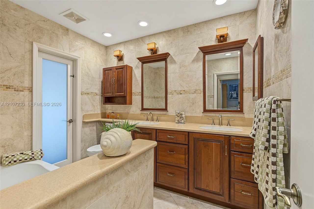 8100 SW 155th St, Palmetto Bay, FL 33157 Photo