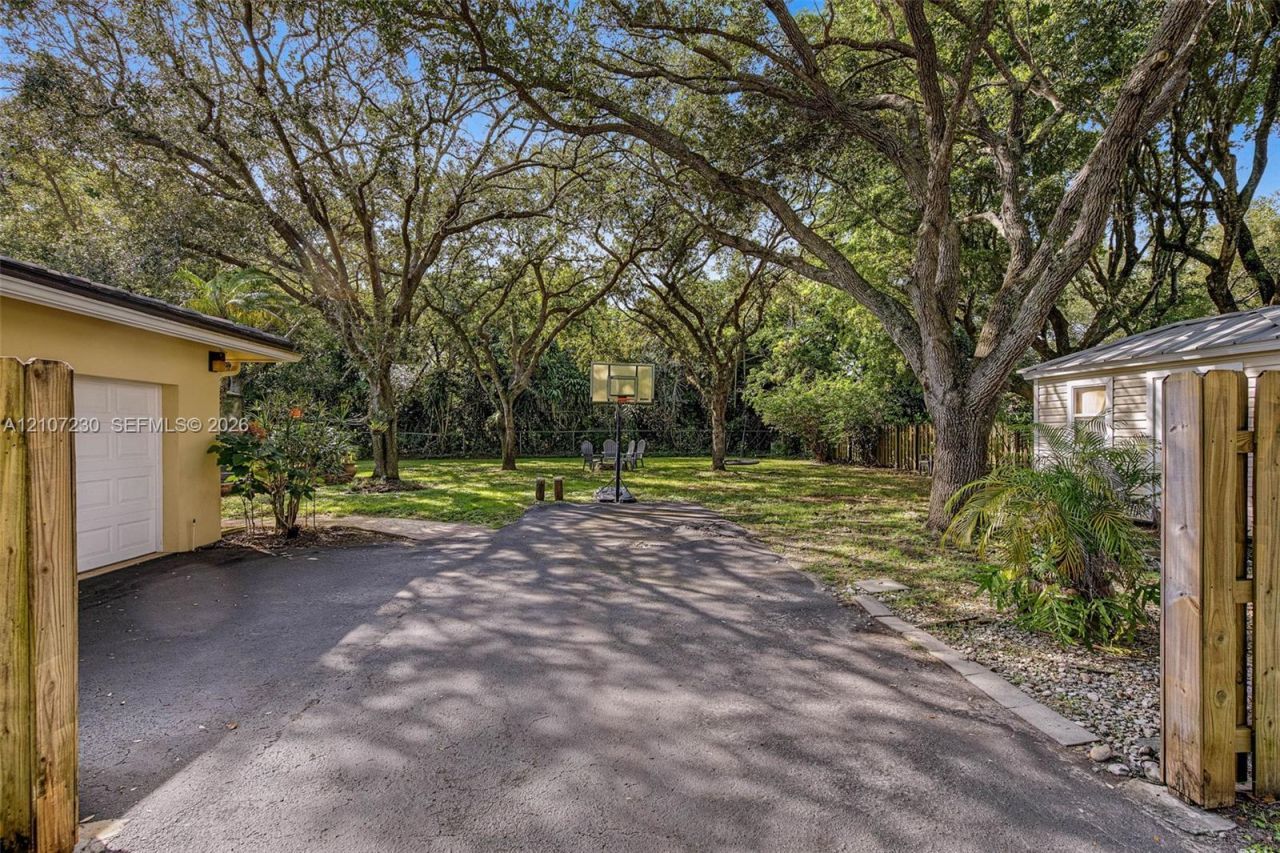 8100 SW 155th St, Palmetto Bay, FL 33157 Photo