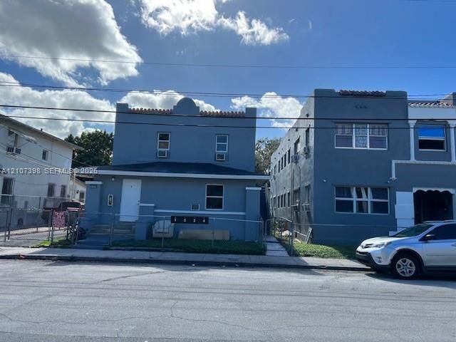 922 NW 2nd St, Miami, FL 33128 Photo