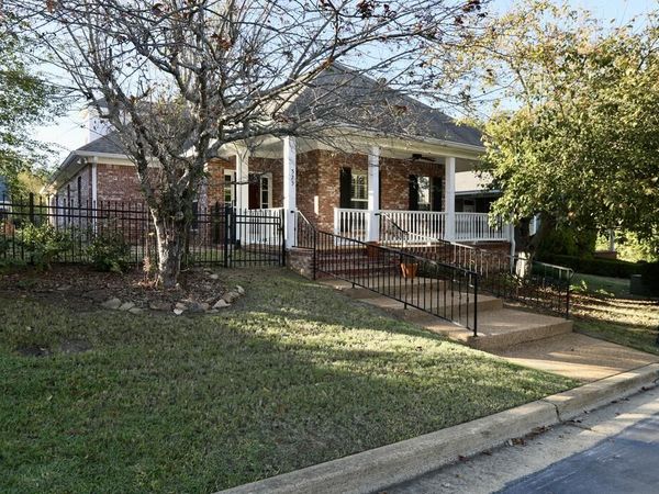 525 Exbury, Oxford, MS 38655