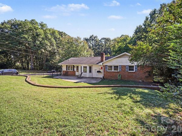 402 Sunset Circle, Dallas, NC 28034