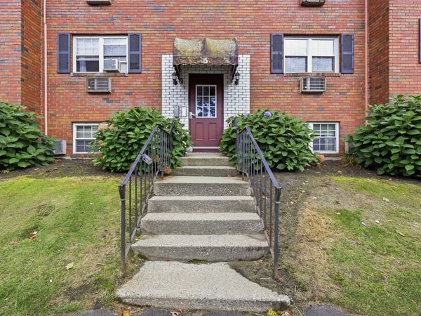 5 Maple Crest Circle, Unit E, Holyoke, MA 01040