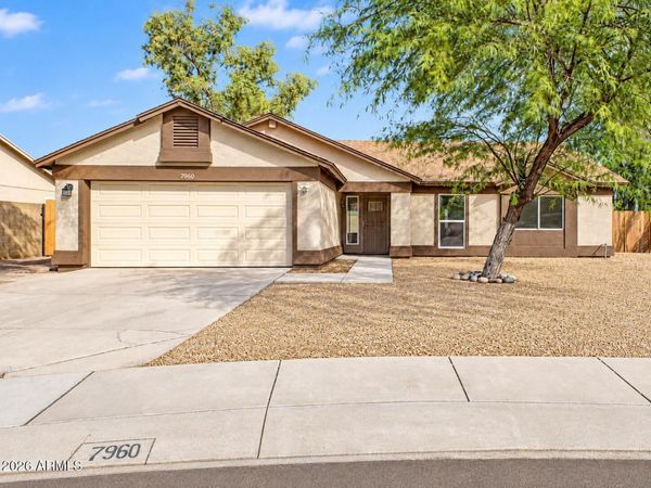 7960 W DENTON Lane, Glendale, AZ 85303