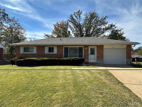8851 Glen Rose Drive, Crestwood, MO 63126