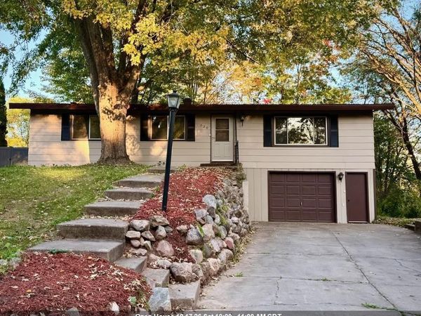 720 WESLEY STREET, Waupaca, WI 54981