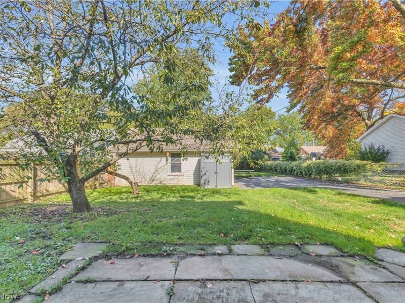 17412 Bradgate Avenue, Cleveland, OH 44111 Photo 31