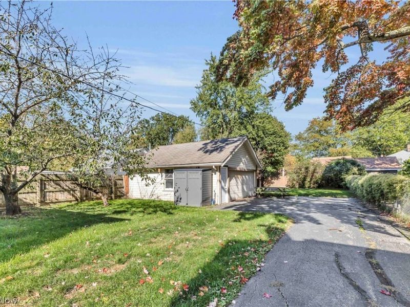 17412 Bradgate Avenue, Cleveland, OH 44111 Photo 33