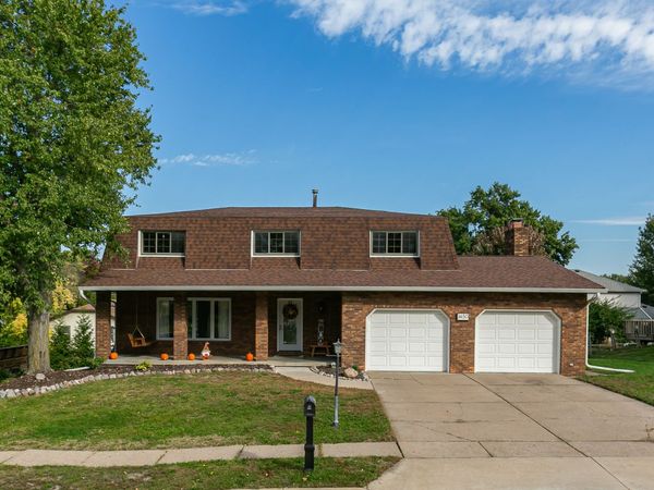 1450 TERRACE PARK Drive , Bettendorf, IA 52722
