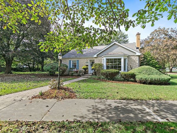 101 Marion Street , Roselle, IL 60172