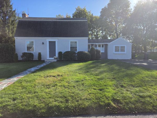 101 Hillside Ave, Somerset, MA 02726