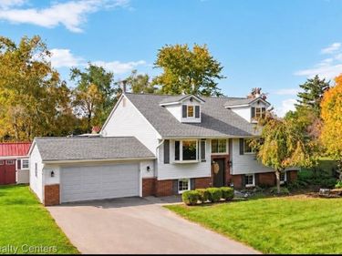 27455 S Hill Road, Lyon Township, Mi 48165