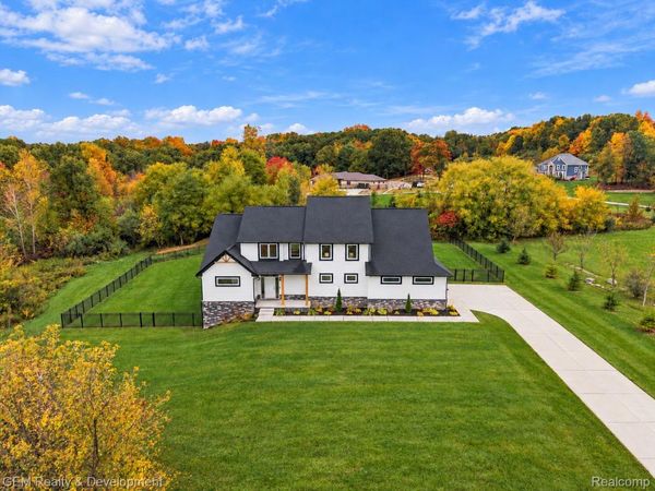 1295 Wind Valley Lane, Highland Township, Mi 48357