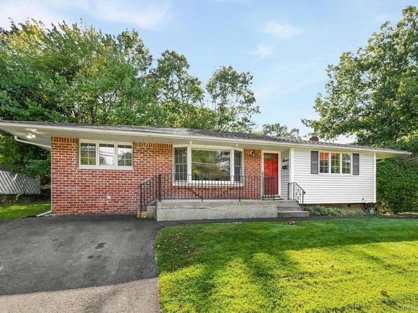 7 Woodridge Drive , Garnerville, NY 10923