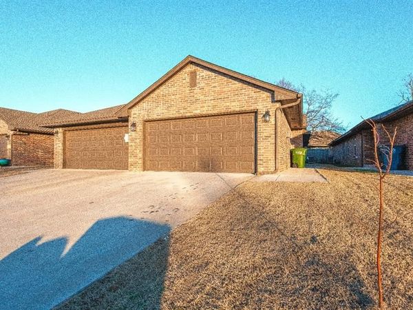 316 Chalk Hill Court, Edmond, OK 73003