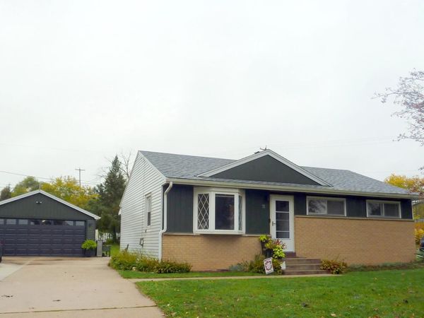 714 E Wisconsin AVENUE, Pewaukee, WI 53072