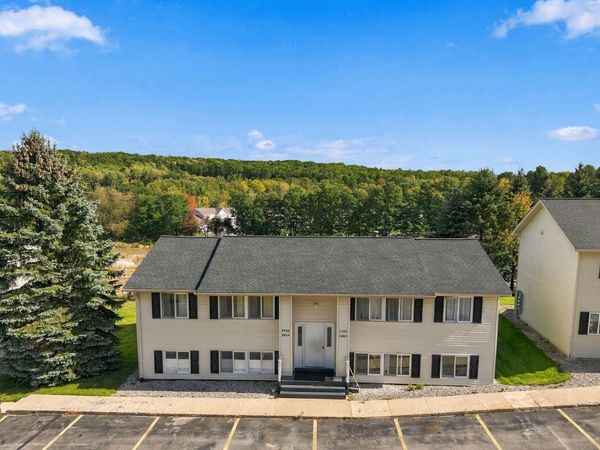 3798 Vale Drive, Unit 14, Traverse City, MI 49686