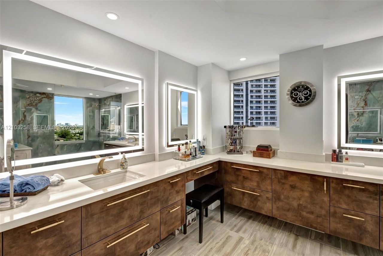 21200 Point Pl , Unit 1204, Aventura, FL 33180 Photo