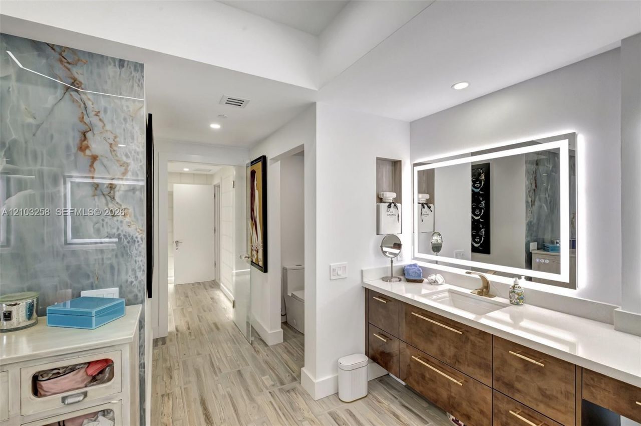 21200 Point Pl , Unit 1204, Aventura, FL 33180 Photo