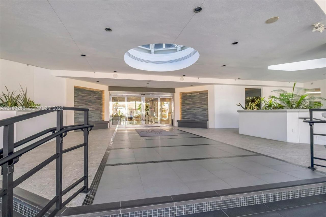 21200 Point Pl , Unit 1204, Aventura, FL 33180 Photo