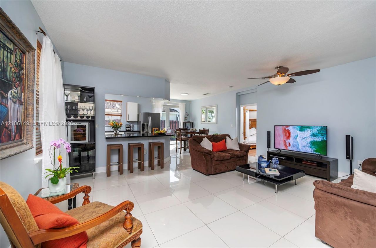 4865 NW 108th Path, Doral, FL 33178 Photo