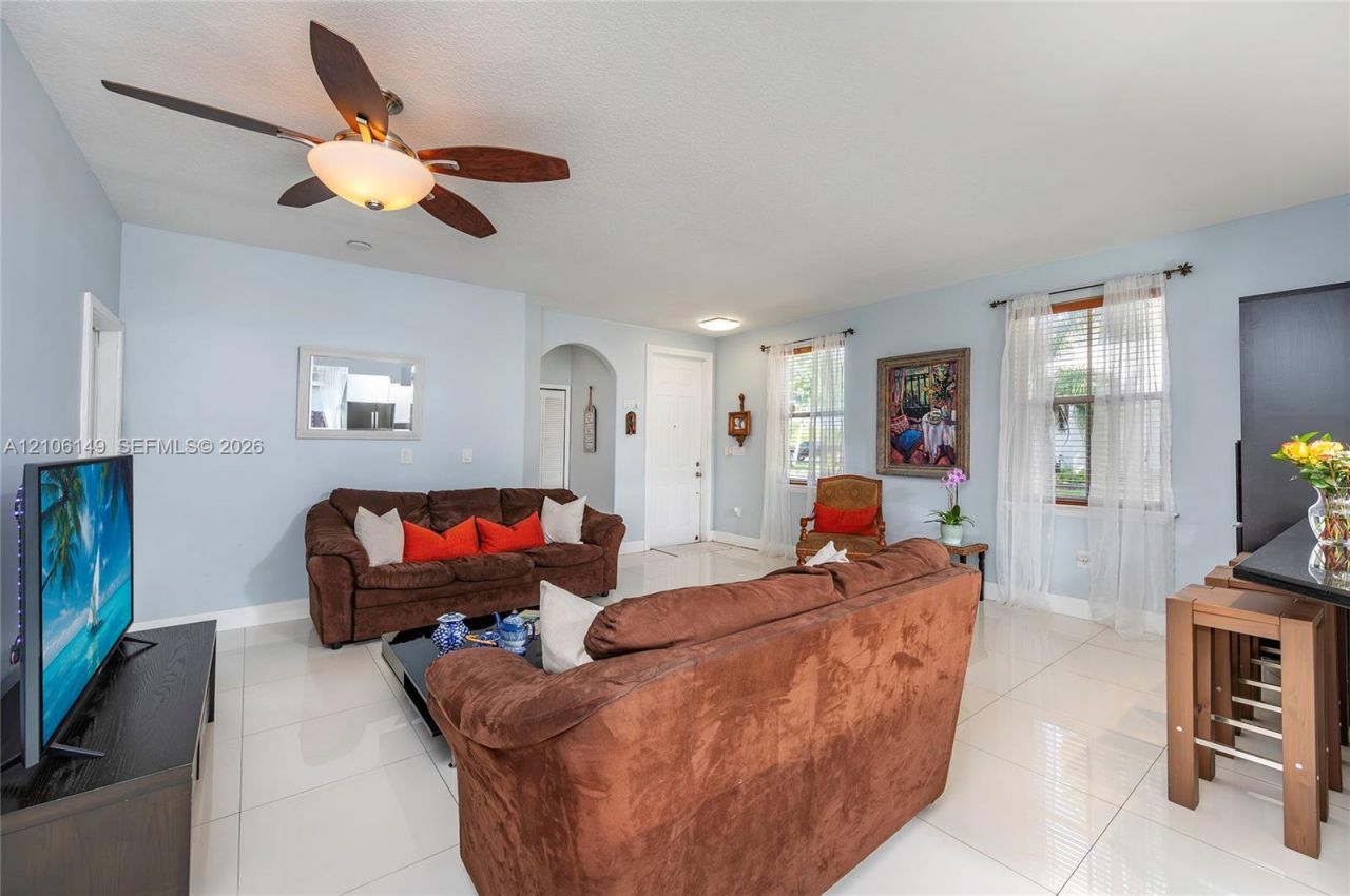 4865 NW 108th Path, Doral, FL 33178 Photo