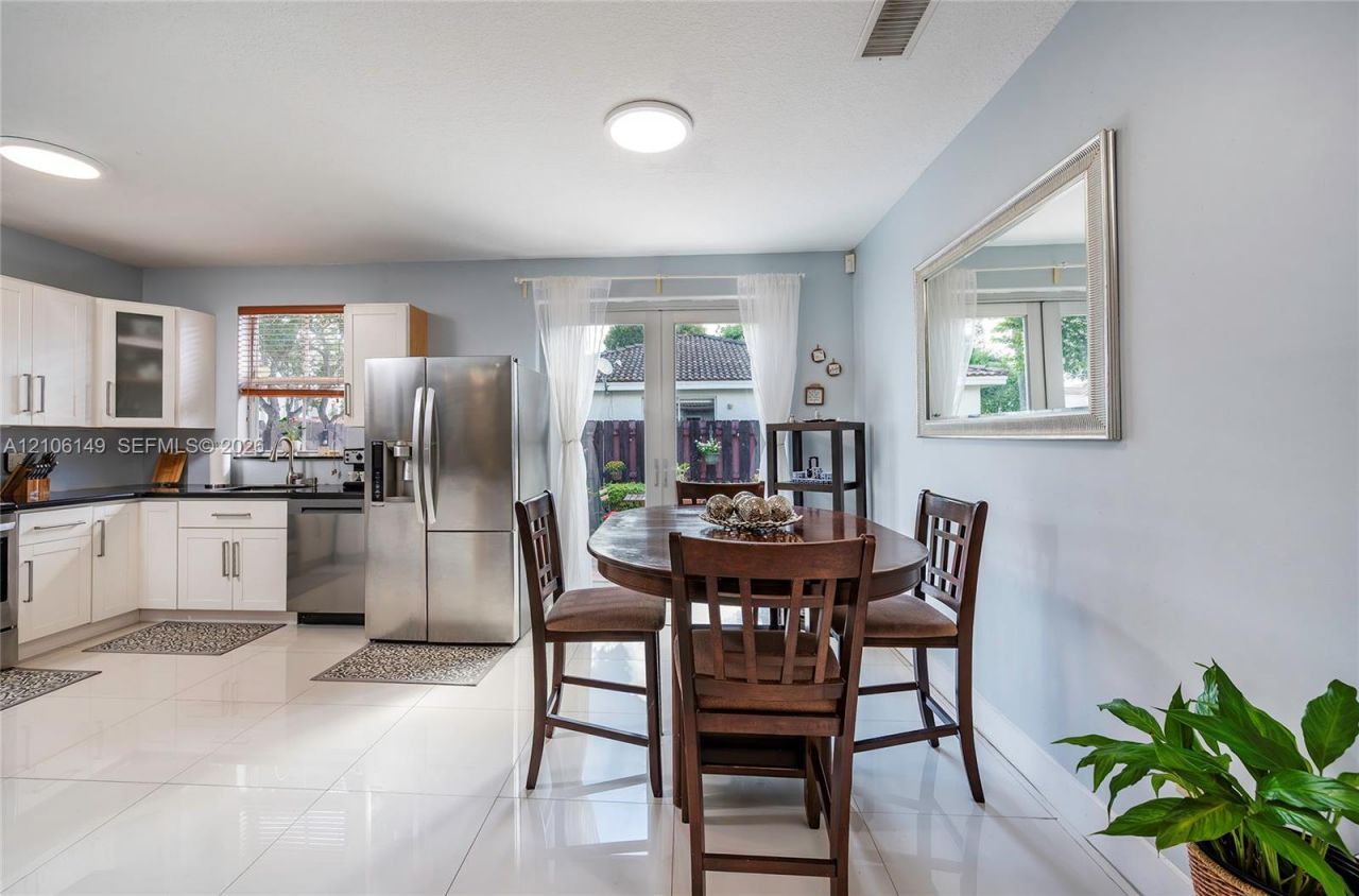 4865 NW 108th Path, Doral, FL 33178 Photo