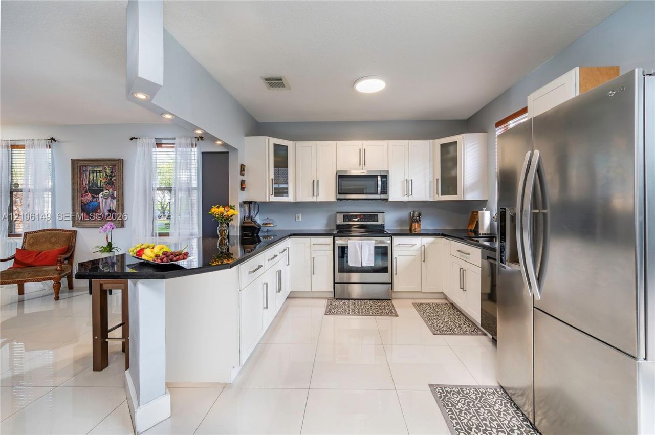 4865 NW 108th Path, Doral, FL 33178 Photo