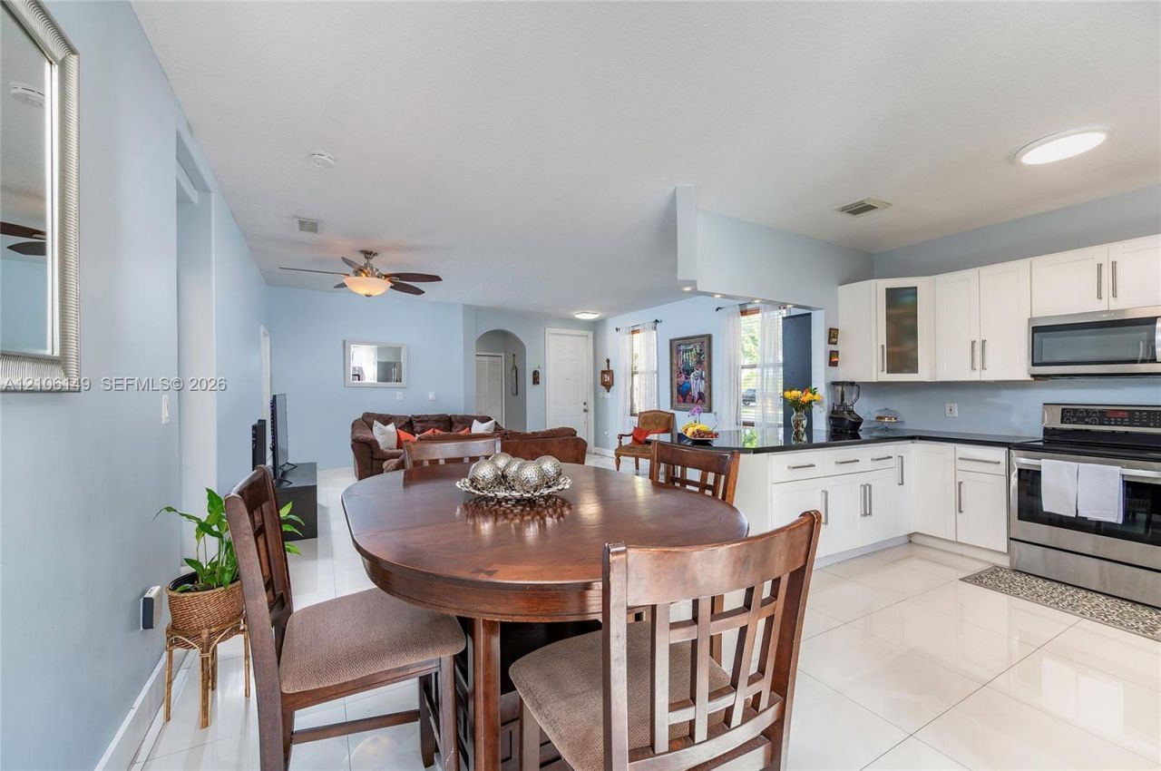 4865 NW 108th Path, Doral, FL 33178 Photo