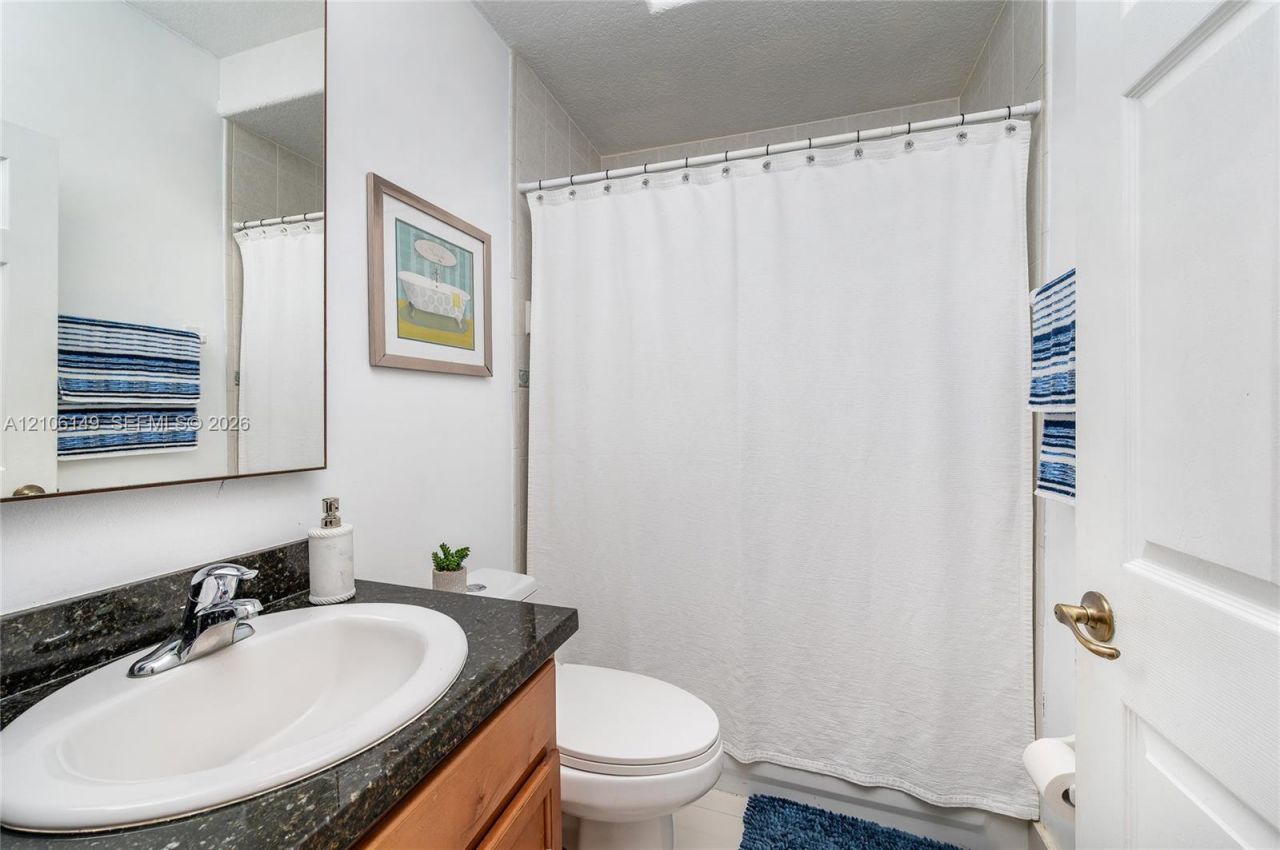 4865 NW 108th Path, Doral, FL 33178 Photo