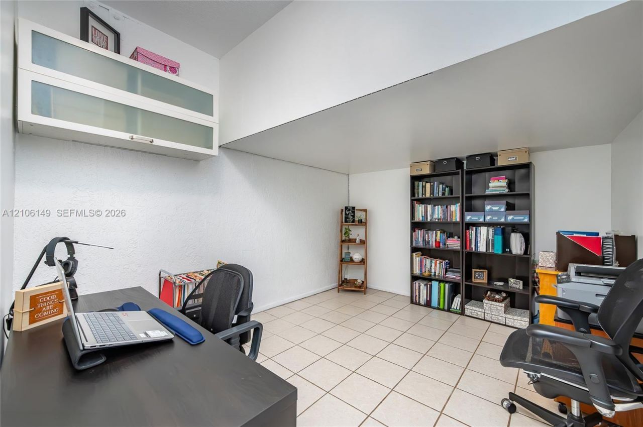 4865 NW 108th Path, Doral, FL 33178 Photo