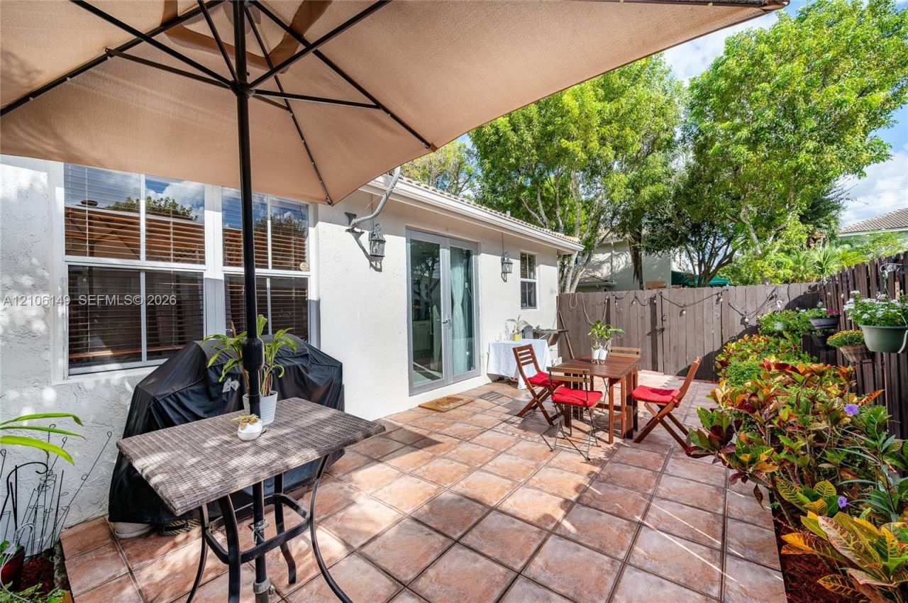 4865 NW 108th Path, Doral, FL 33178 Photo