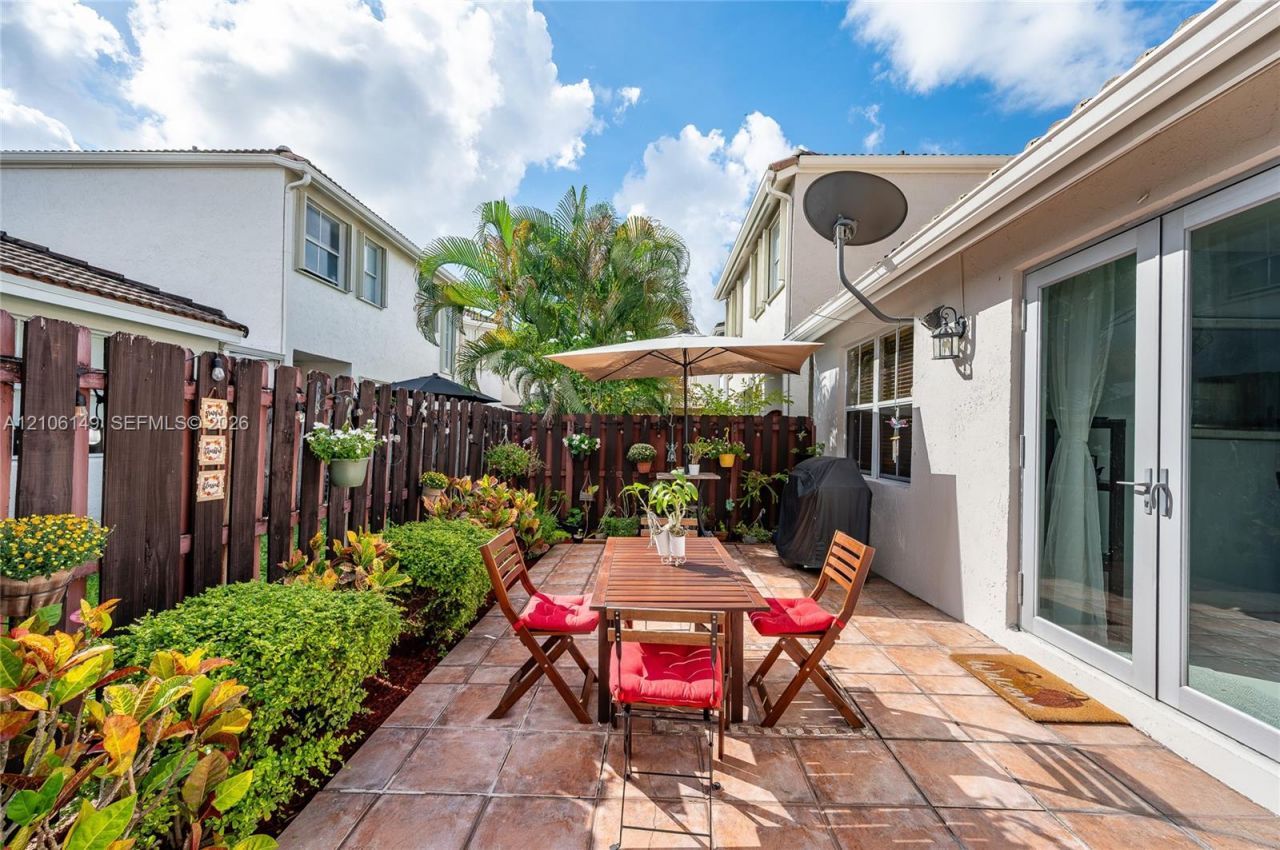 4865 NW 108th Path, Doral, FL 33178 Photo