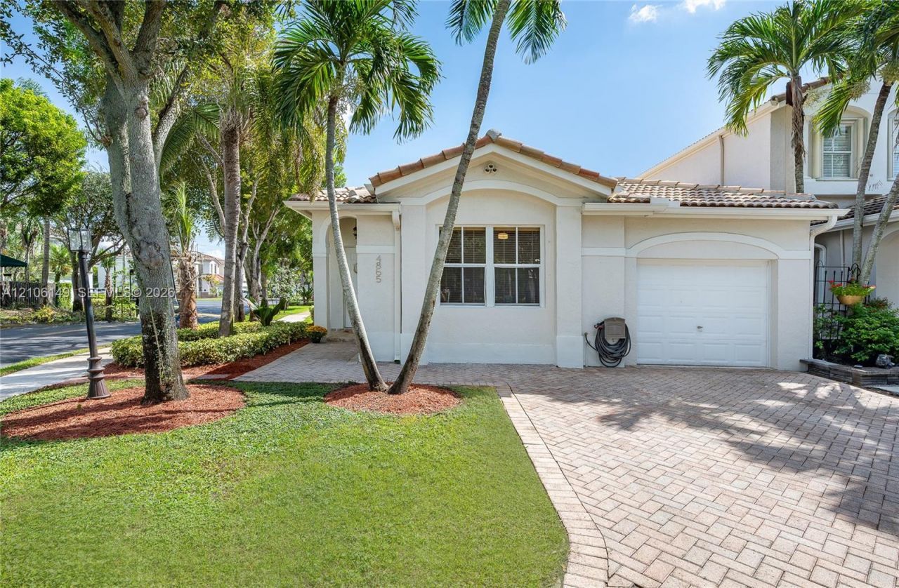4865 NW 108th Path, Doral, FL 33178 Photo