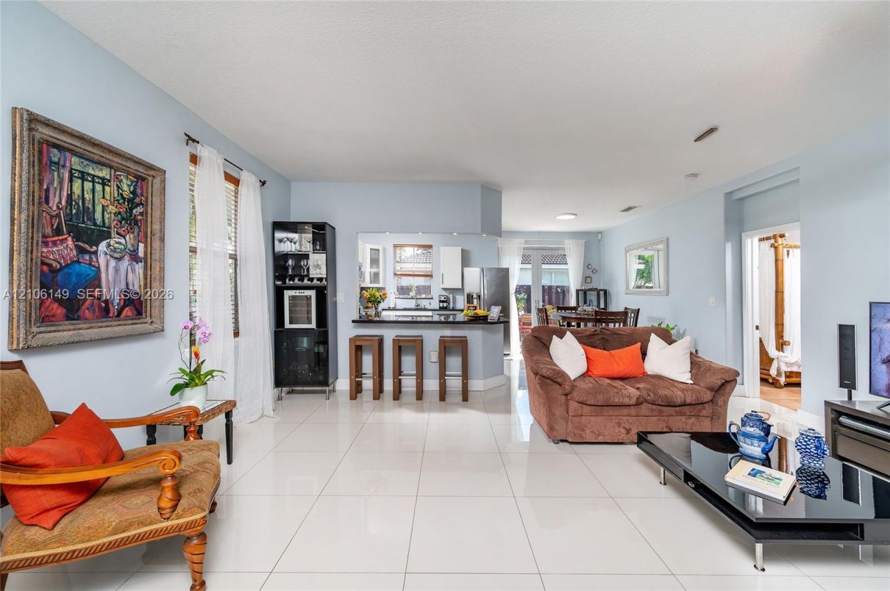 4865 NW 108th Path, Doral, FL 33178 Photo