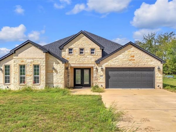 2002 Clay Street, Mabank, TX 75147