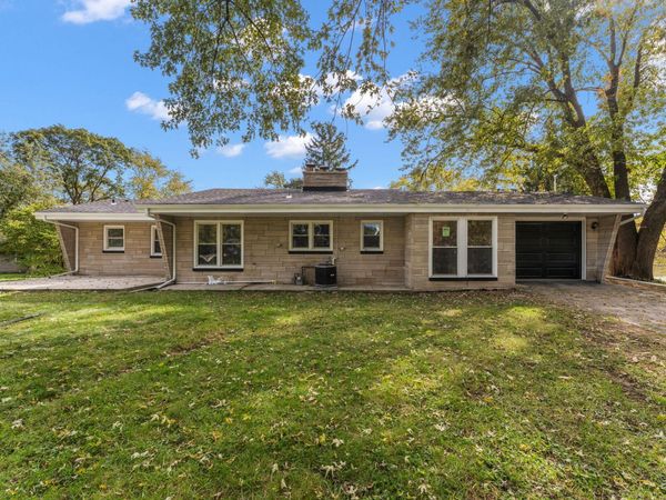 1110 Edgewood Drive, Schererville, IN 46375