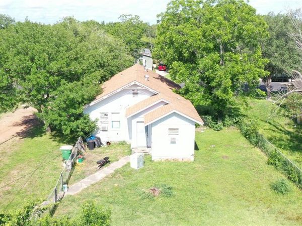 1704 N Goldman Street , Victoria, TX 77901
