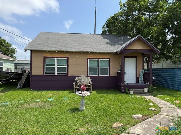 1003 E San Antonio Street , Victoria, TX 77901