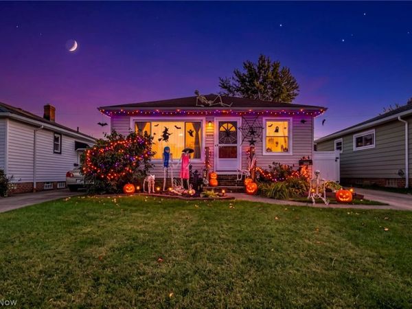 2523 Center Drive , Parma, OH 44134