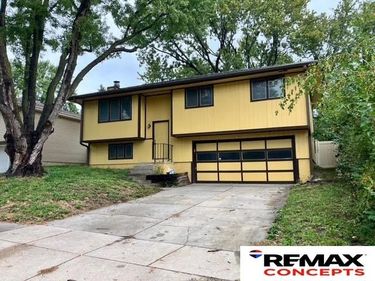 186 Oregon Trail, Lincoln, NE 68521