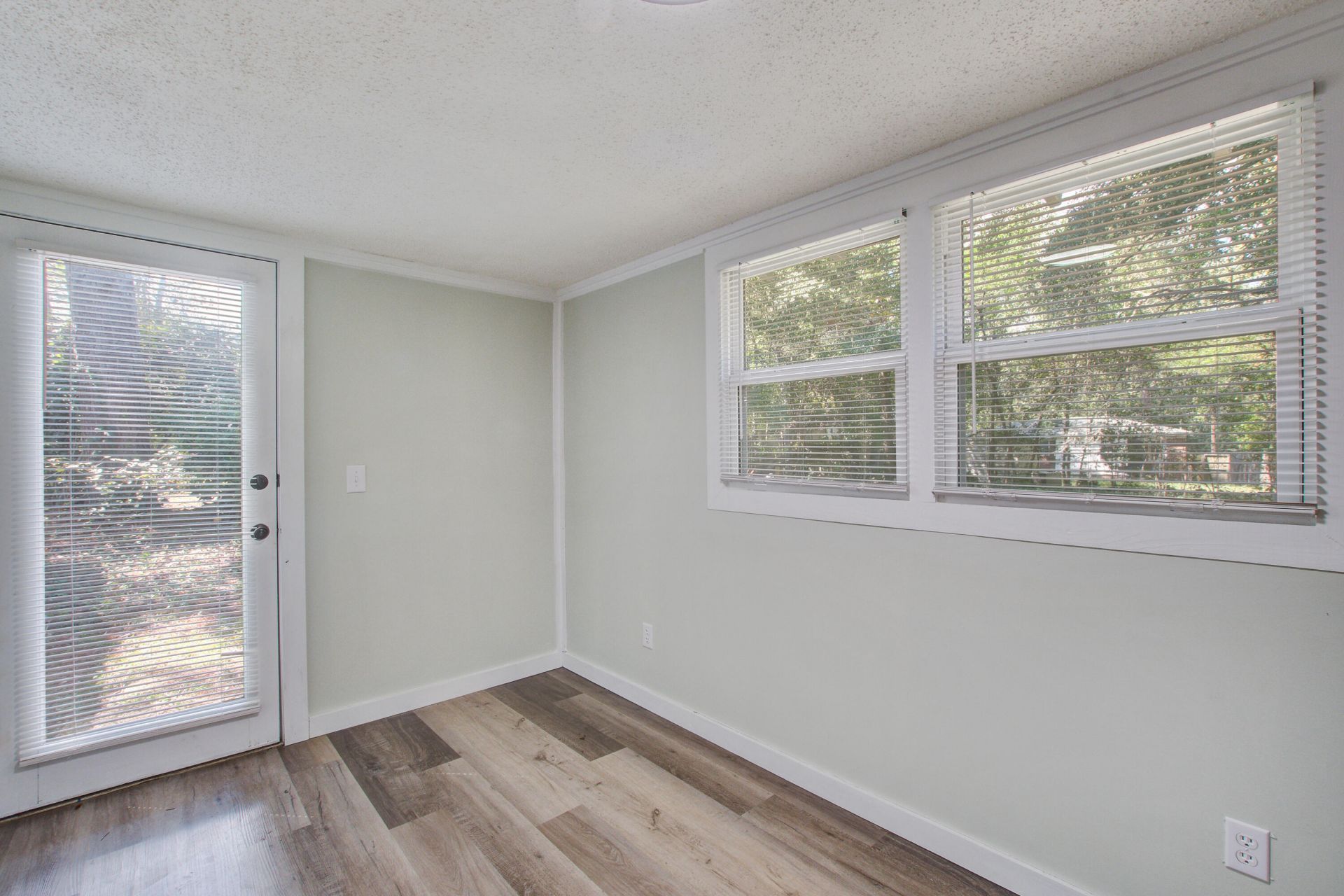 118 Klein Street Photo 12